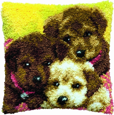 knoopkussen drie puppy's  40 x 40 cm
