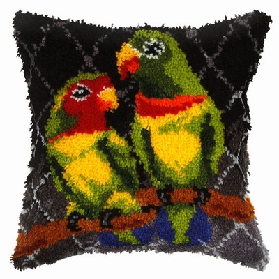 Knoopussen twee papegaaien  40 x 40 cm